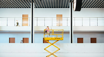 Scissor lifts-Anything you need to know about Electric Scissor Lifts Rental|Kran