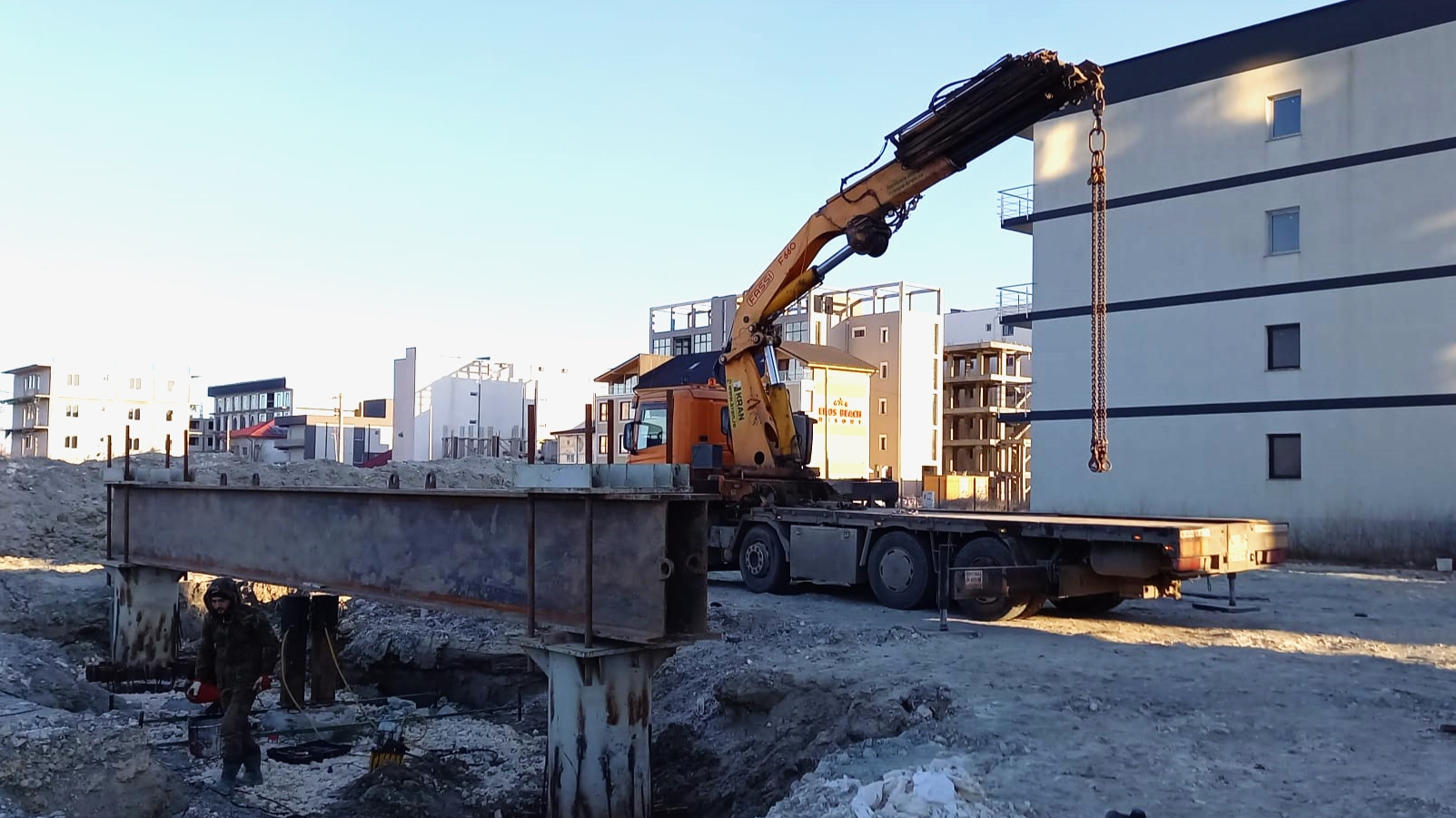 lifting mobile crane rental for foundation pillars strength test