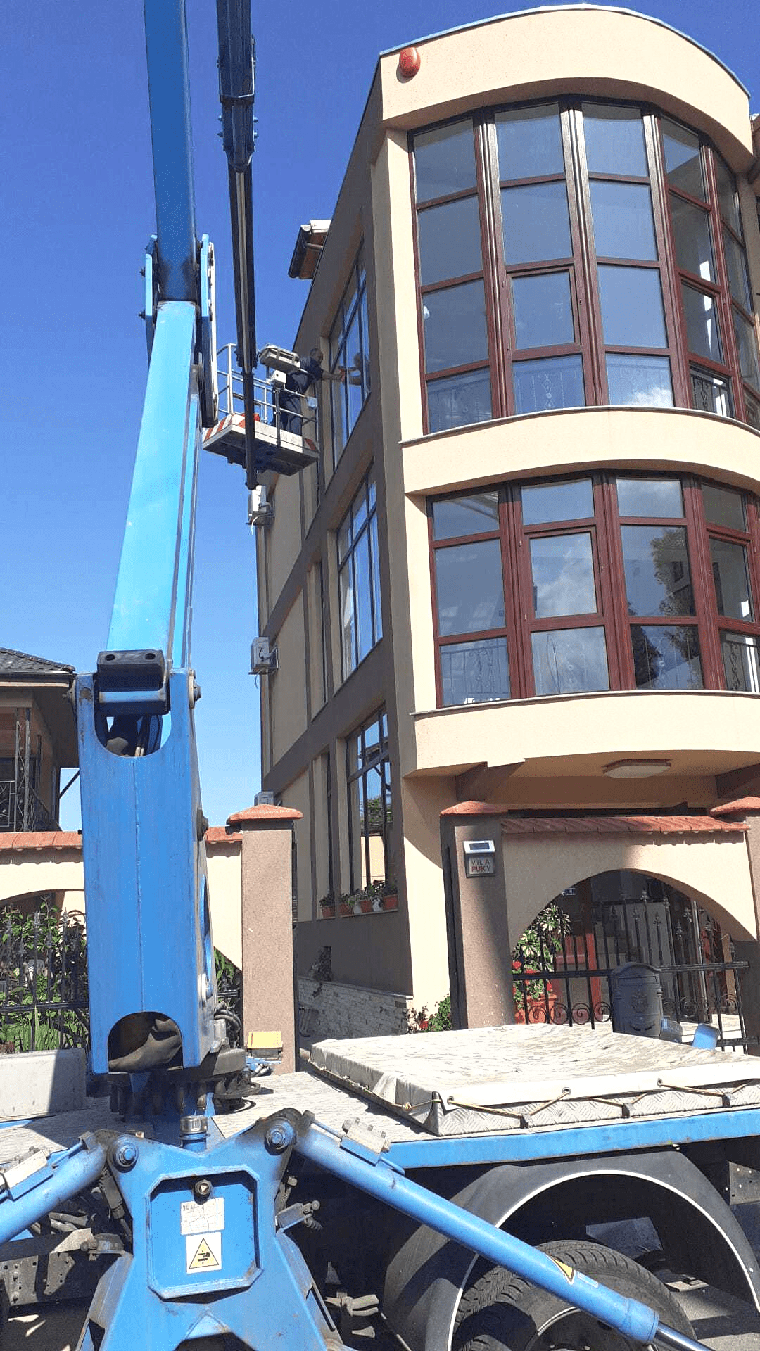 Window cleaning at heights using a truck-mounted boom lift