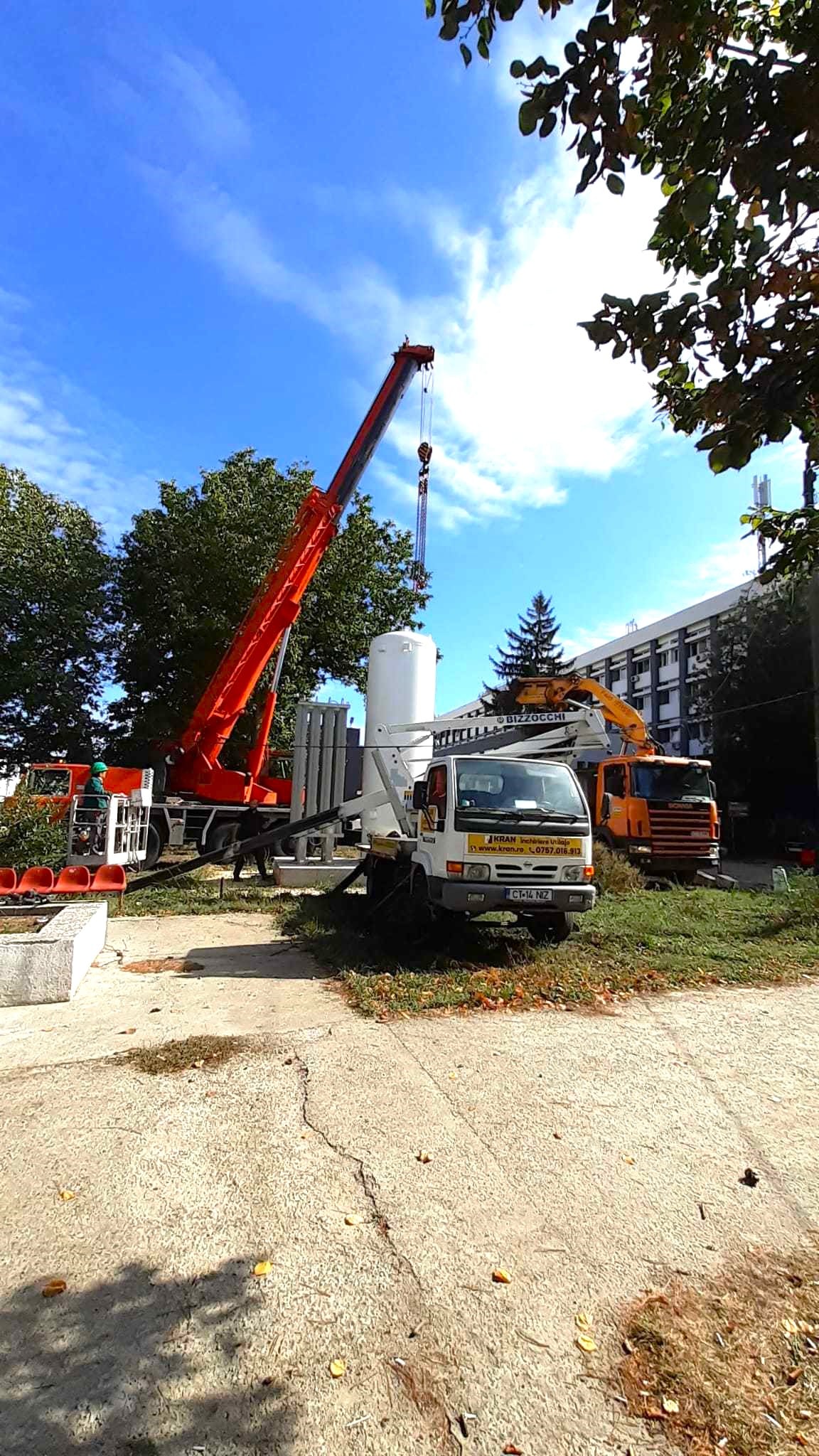 Servicii de închiriere macarale și nacela PRB pentru instalarea rezervorului de gaz